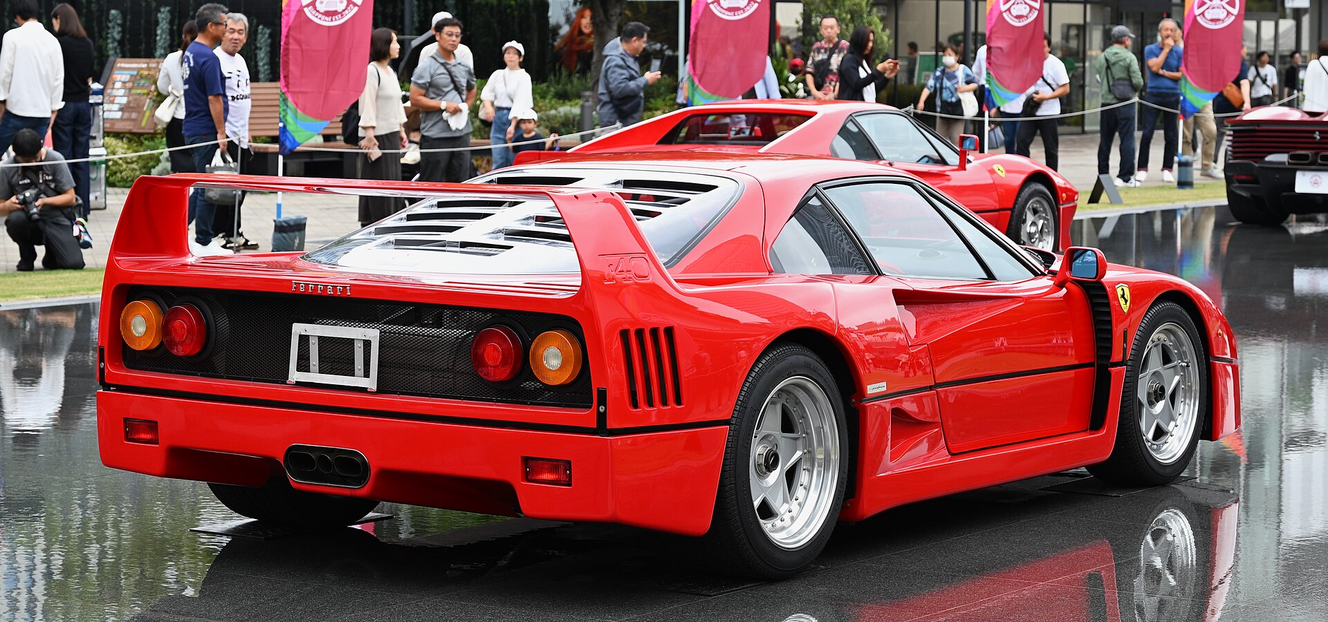 1990 Ferrari F40, rear view