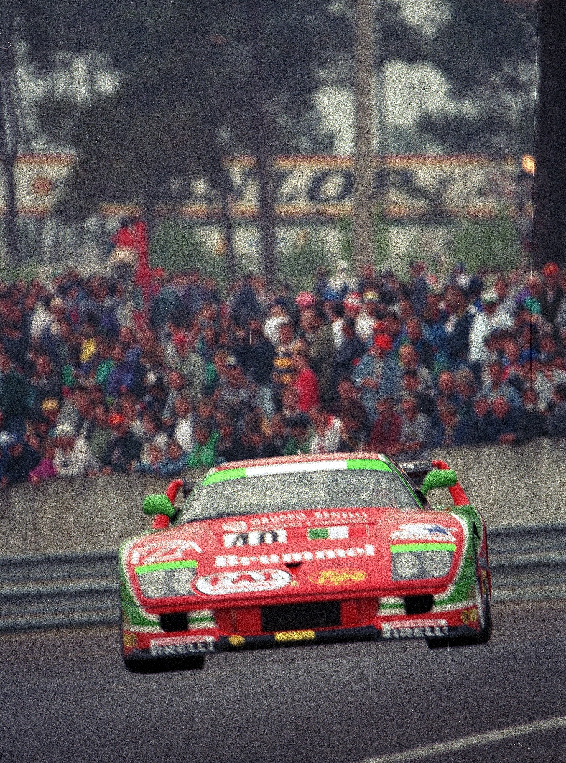 F40 GTE #40 (Olofsson / Della Noce / Oota) exiting the Esses, Le Mans 1995